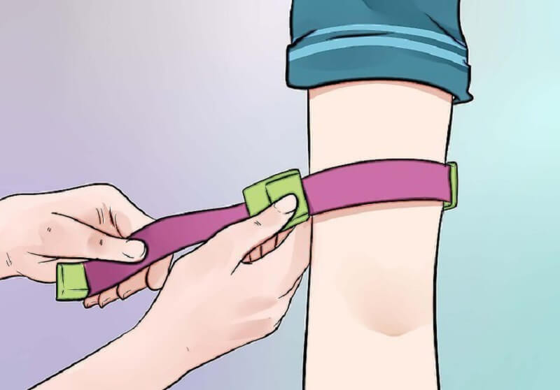 Cần chú ý nới lỏng garô nếu di chuyển người bị thương đi xa