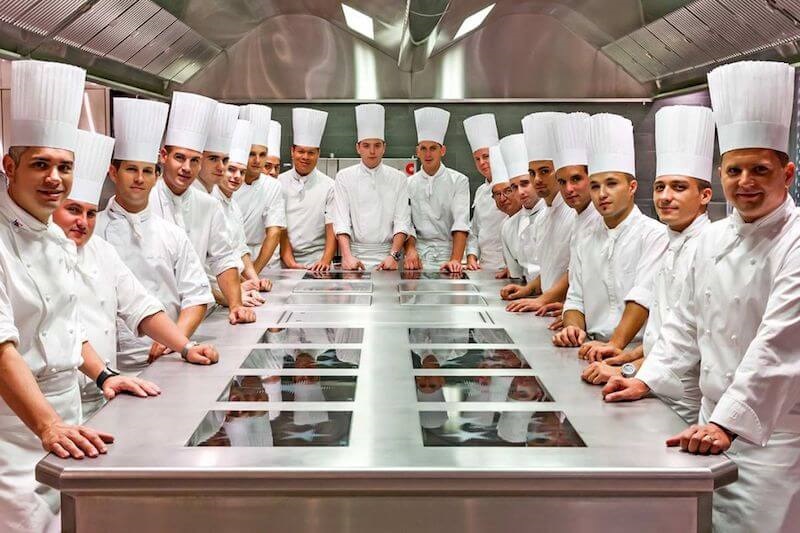 Áp lực nhiều phía