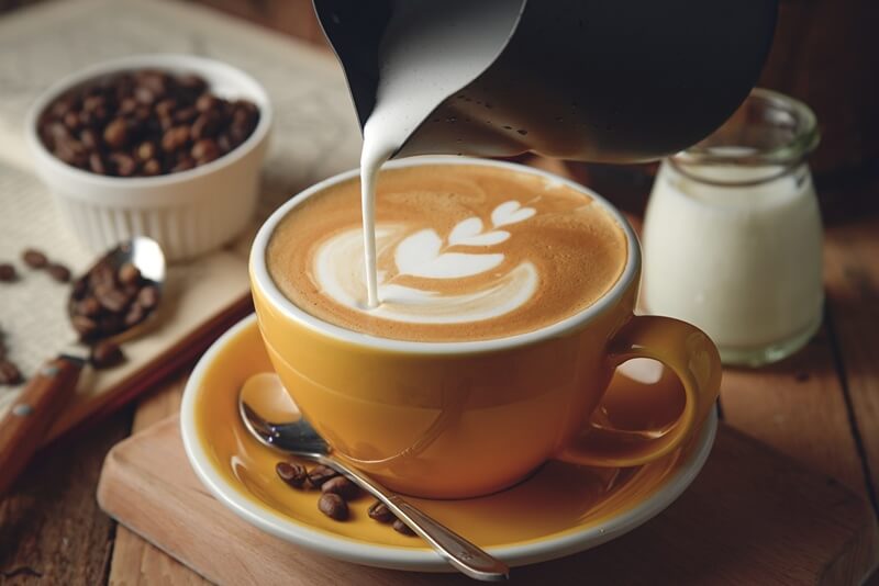Dùng cốc sứ để đựng Macchiato
