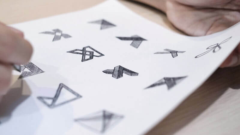 Trước tiên cần phác thảo những ý tưởng ban đầu lên giấy