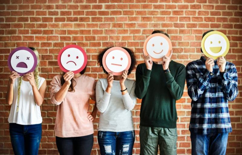 Phân biệt đặc điểm với một số từ ngữ khác