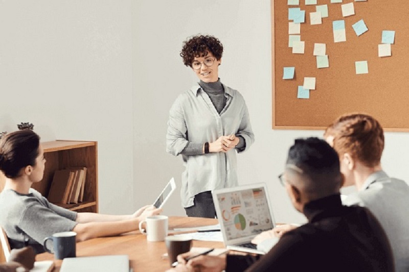 Insight khách hàng tiến hành phân tích