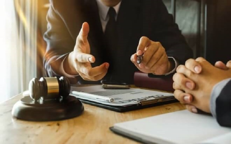 Mối quan hệ giữa pháp luật và kinh tế 