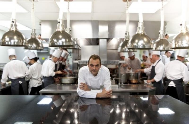 Phối hợp làm việc với các bộ phận khác