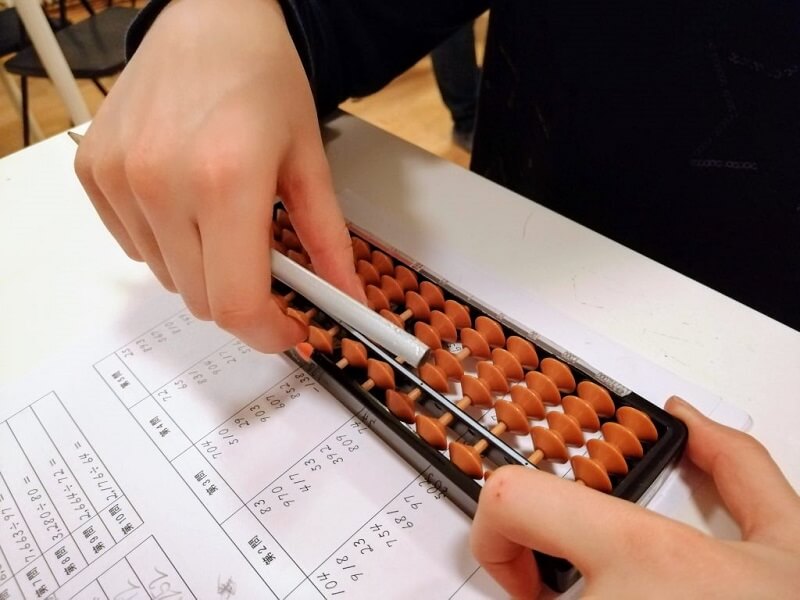 Phương pháp tính nhẩm Soroban dựa trên bàn tính Soroban