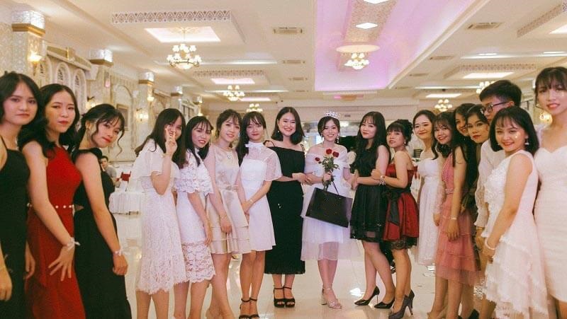 Lựa chọn trang phục dự prom