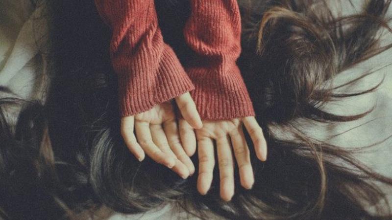 Quá tôn thờ tình yêu là điều không nên