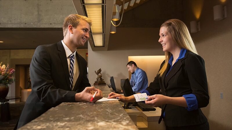 Quản lý nhà hàng khách sạn là gì