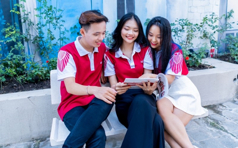 Nên học quản trị kinh doanh tổng hợp trường nào?