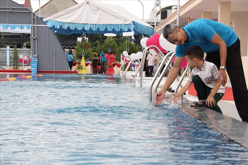 Quy trình làm việc của nhân viên hồ bơi