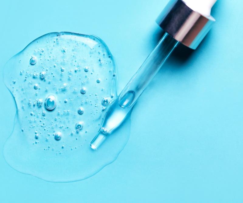 Retinol hỗ trợ rất tốt trong việc điều trị mụn