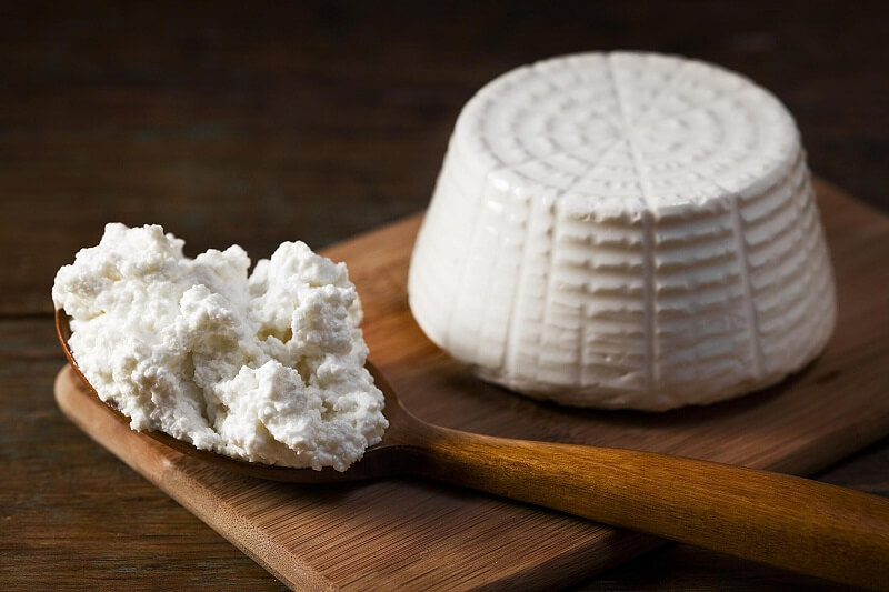 Ricotta cũng có đặc tính mềm và ẩm