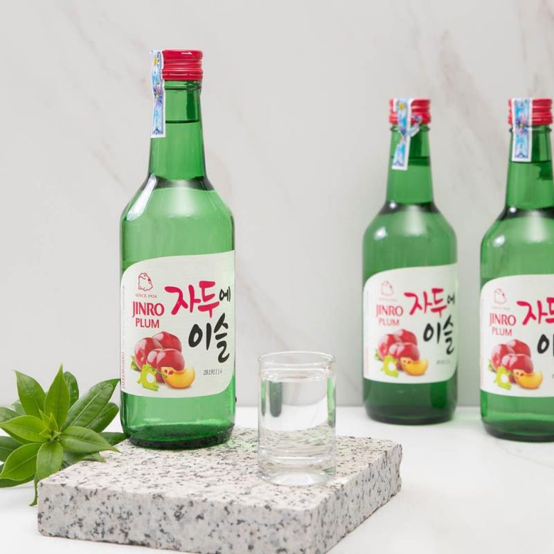 Rượu Soju là loại rượu nổi tiếng của Hàn Quốc