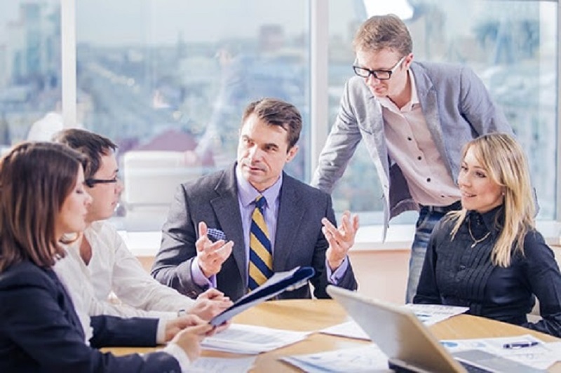 Phụ trách các công việc hành chính 