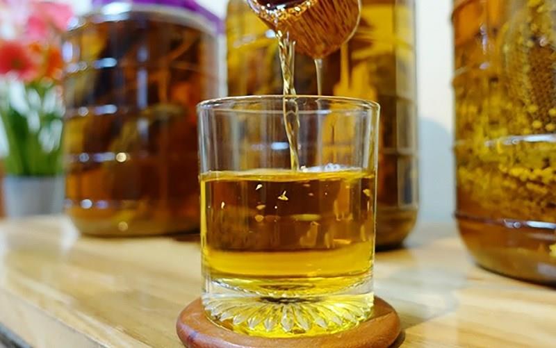 Ngâm rượu với sáp ong