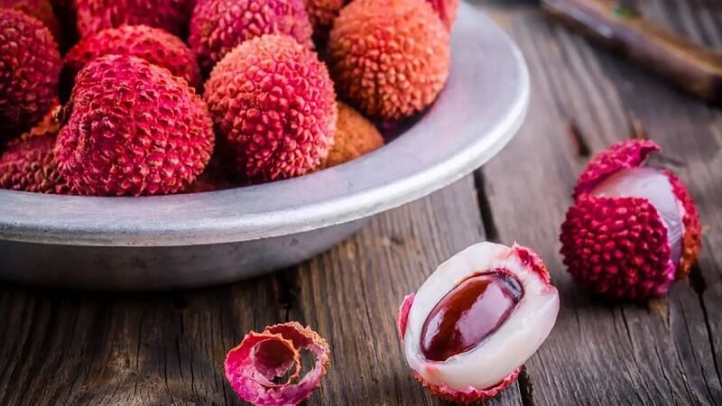 Say xe nên ngưng việc ăn đồ dễ lên men như quả vải, trứng, sữa đậu nành