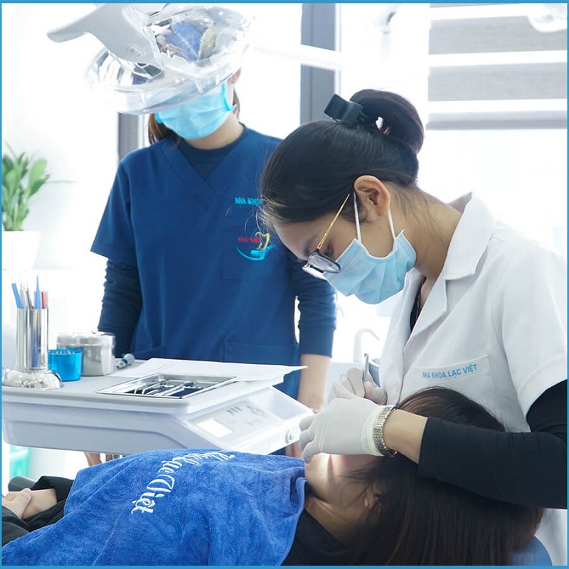 Mát xa răng nướu nhẹ nhàng