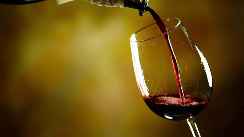 Tặng sếp một chai rượu quý