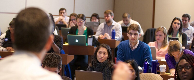 Số lượng giảng viên tương ứng với quy mô nhà trường