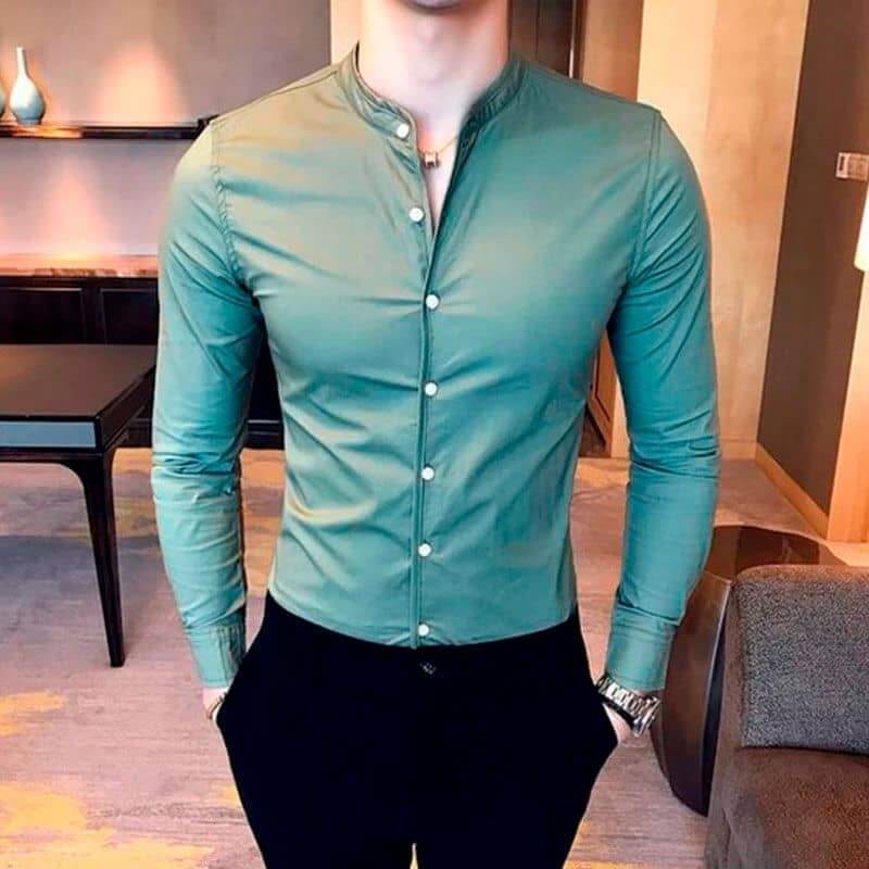 Sơ mi slim fit giúp nam giới tôn lên vẻ đẹp hình thể với cơ bắp săn chắc