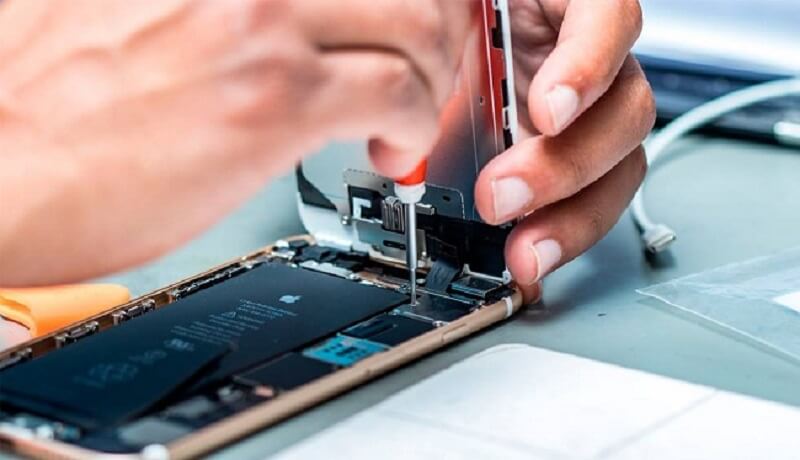 Bạn nên mang điện thoại đến tiệm để sửa