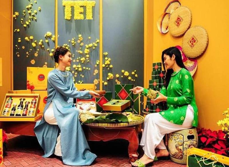 Tập quán là những quy tắc xử sự chung có nội dung rõ ràng