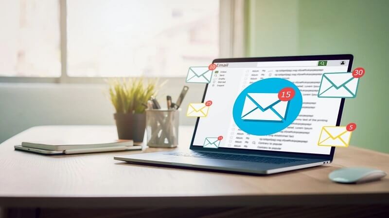 Chú ý tới tên người nhận và nội dung trước khi gửi email 