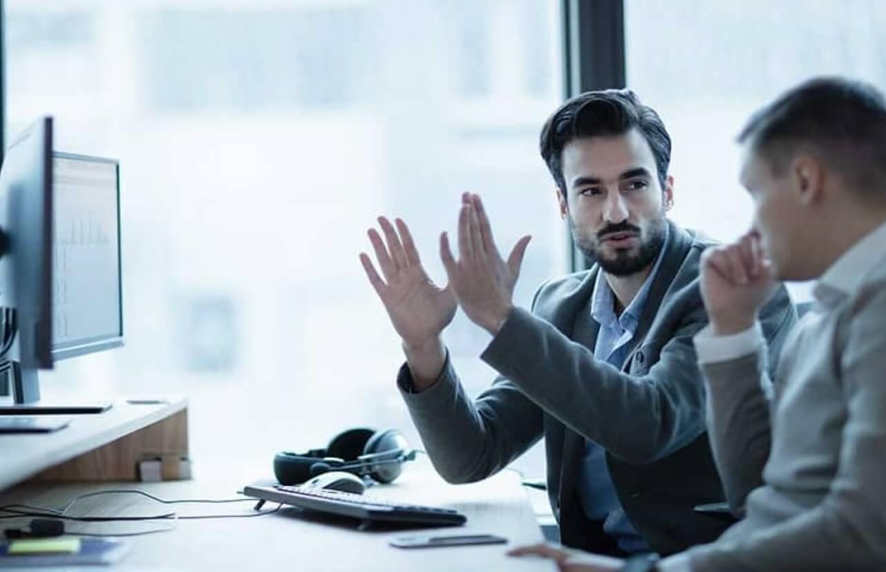 Thể hiện kiến thức và kỹ năng phù hợp với vị trí quản lý