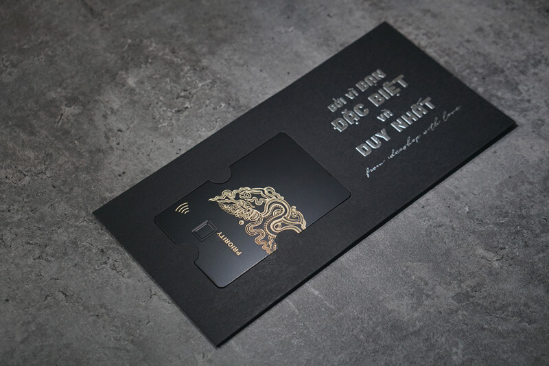 Thẻ ngân hàng màu đen là gì