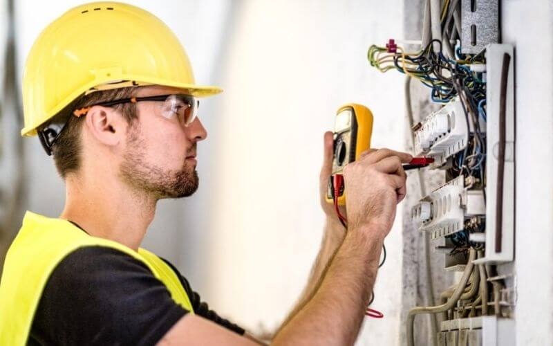 Kỹ sư MEP phụ trách thiết kế và thi công hệ thống MEP