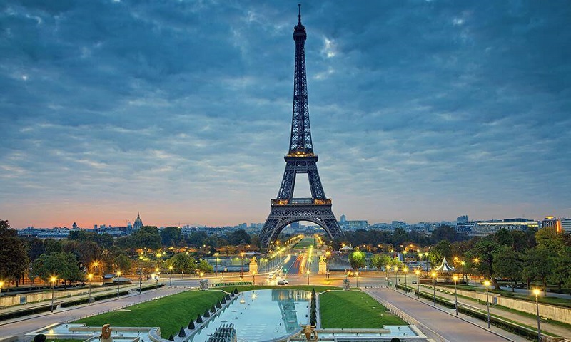 Không thể bỏ qua tháp Eiffel