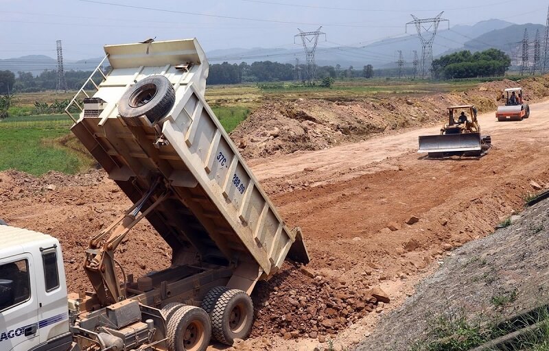 Chủ đất có đất bị thu hồi sẽ được đền bù bằng tiền hoặc đất tương ứng
