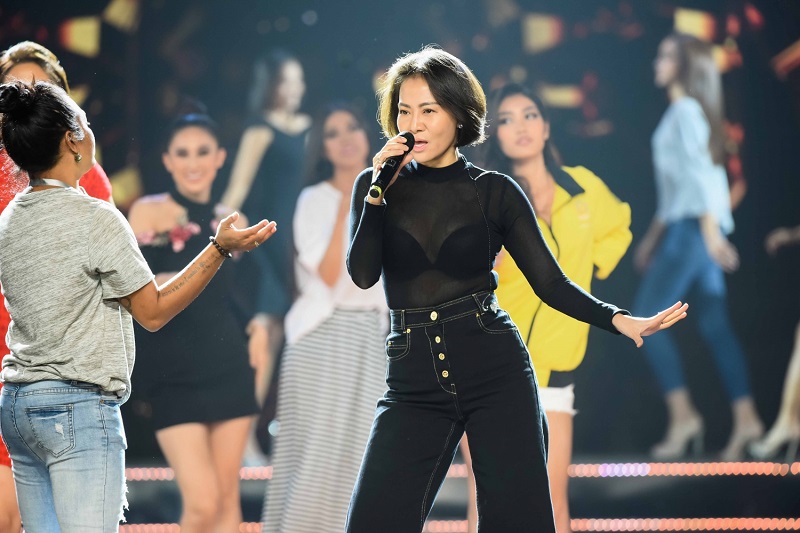 Thu nhập khủng từ nghề ca sĩ