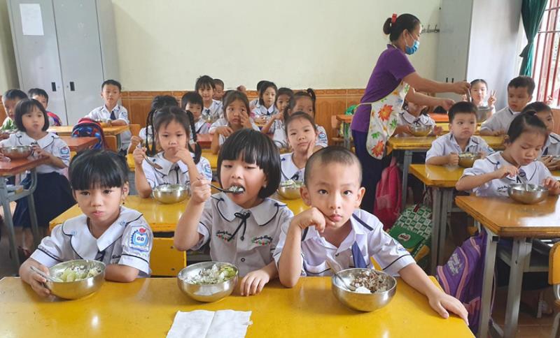 Thủ tục xin ăn bán trú