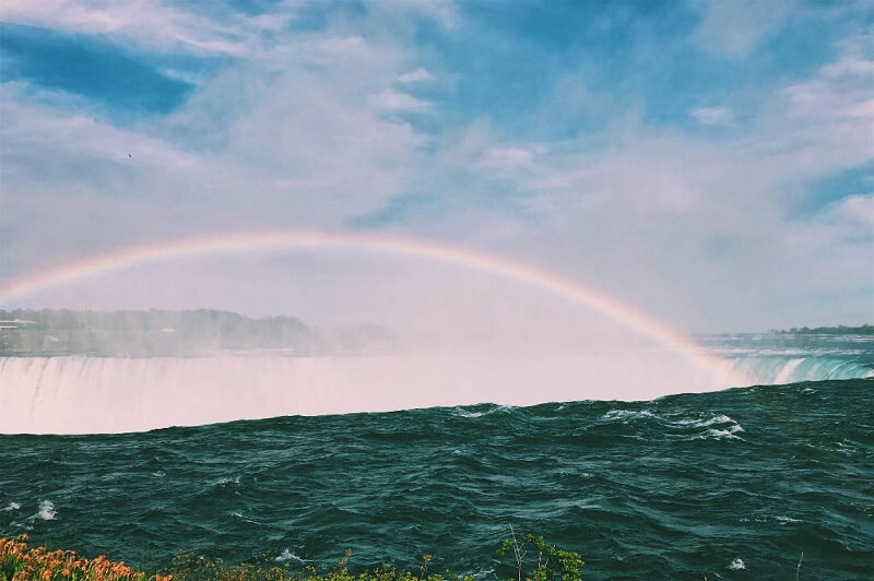 Cầu vồng mang màu sắc của tình yêu