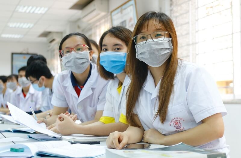 Bác sĩ ngoại khoa cần tốt nghiệp hệ chính quy trường đại học y