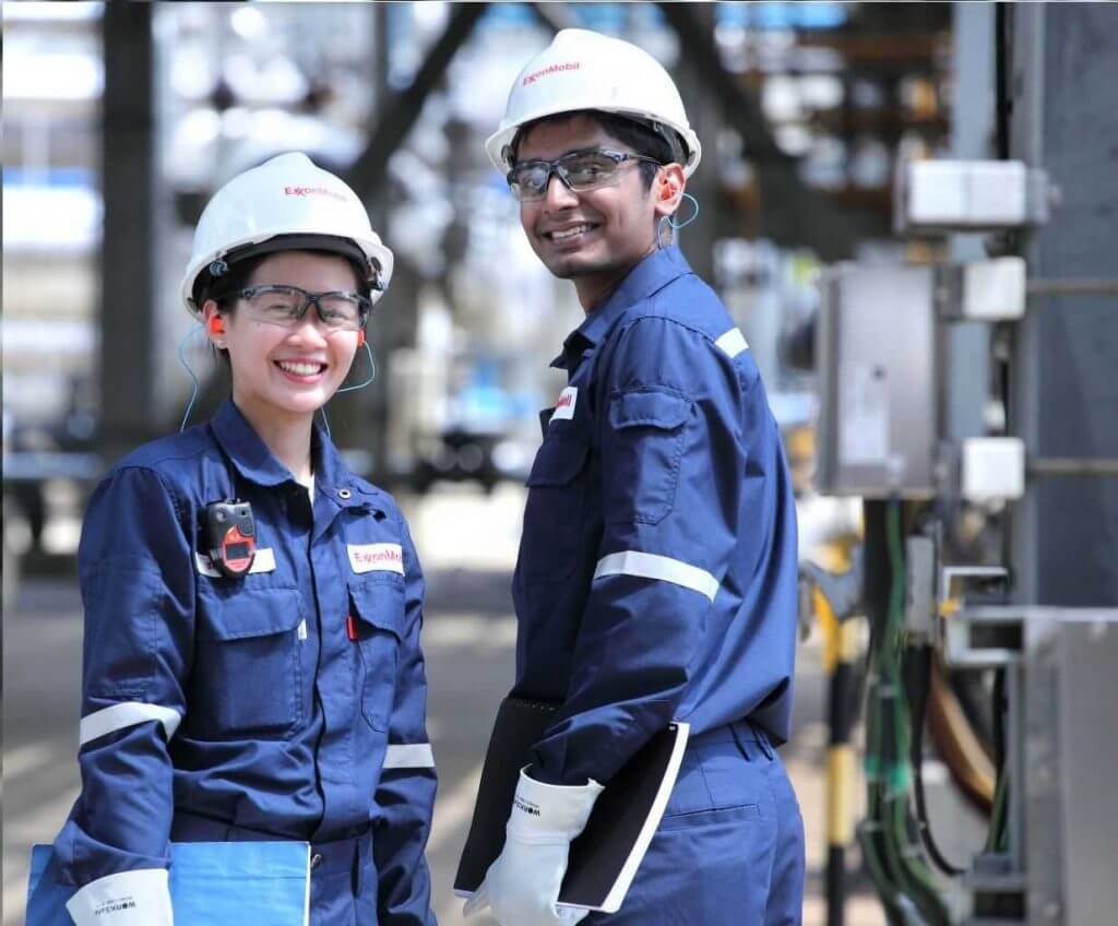 Trang bị đầy đủ đồ bảo hộ lao động