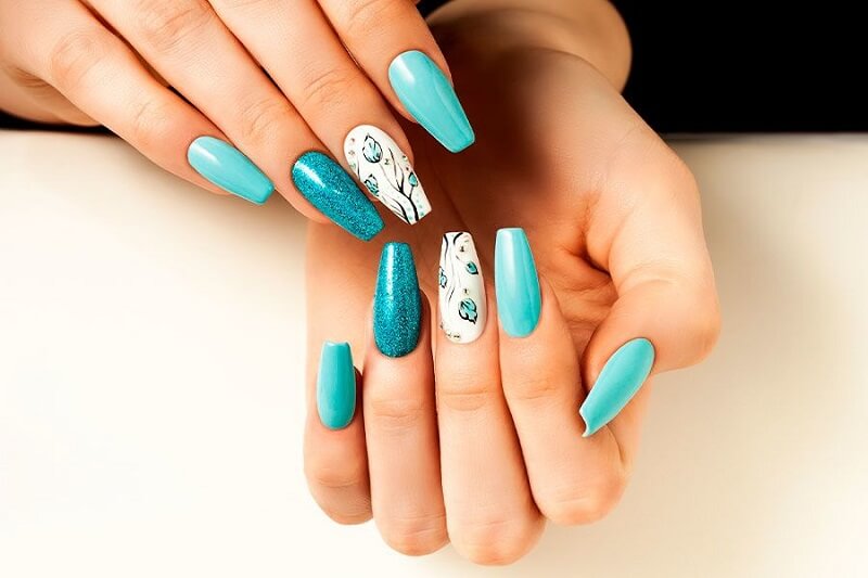 Có thể trang trí thêm cho móng đắp gel