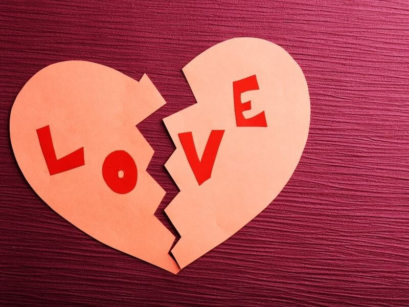 Khiến cho người khác đau khổ vì tình yêu