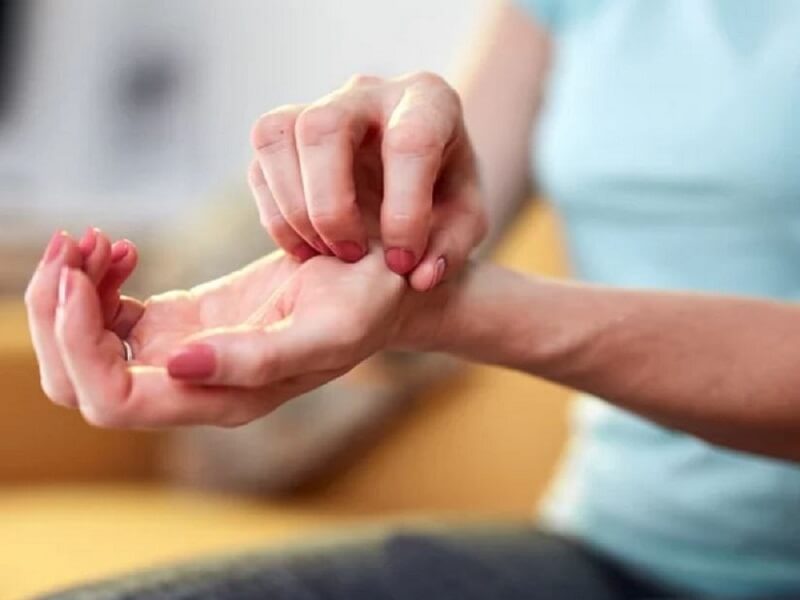 Giai đoạn 1 của phỏng lạnh có triệu chứng gì?