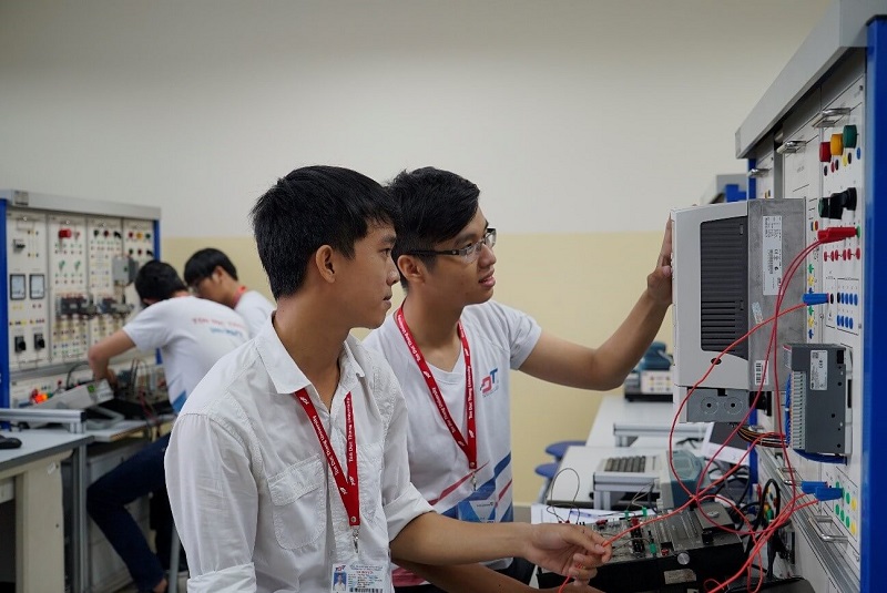 Nghề điện, điện tử, viễn thông 