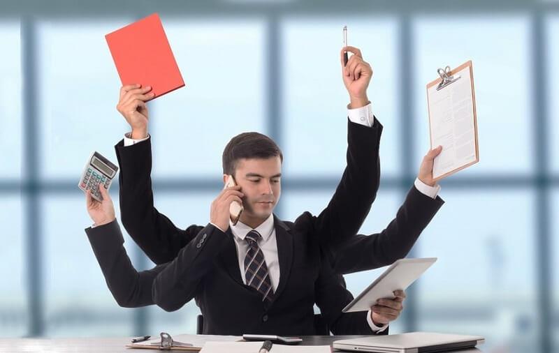 Trưởng phòng mua hàng họ là ai