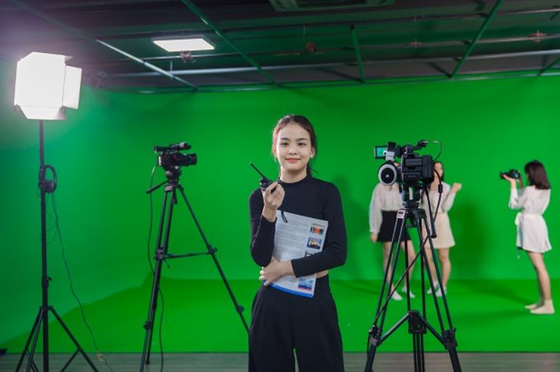 Làm truyền thông đa phương tiện