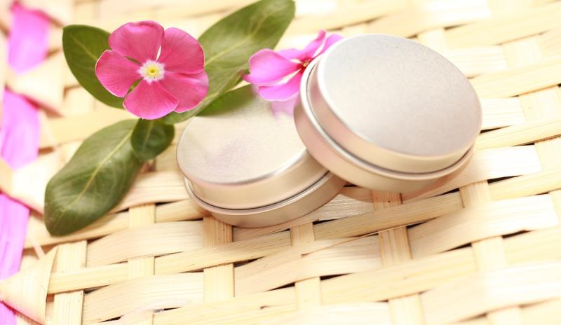 Tự sản xuất mỹ phẩm và bán hàng