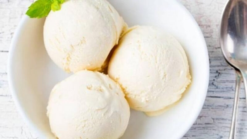 Sử dụng kem chua để làm bánh