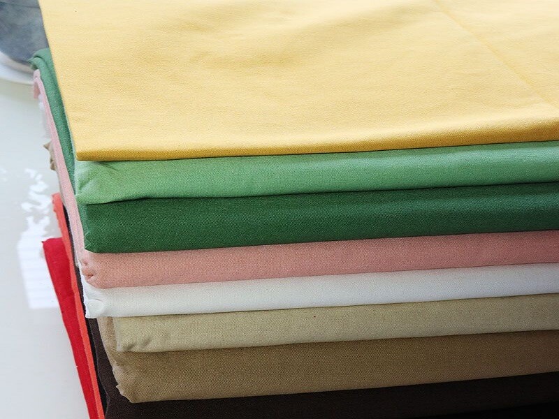 Vải cứng có giá thành khá rẻ