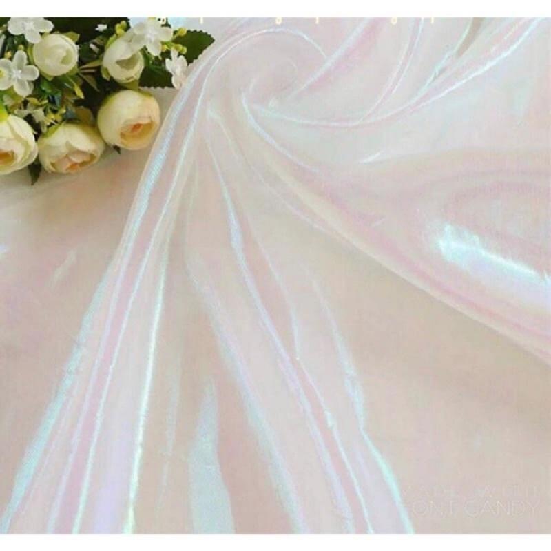 Vải voan kính có đặc điểm mỏng nhẹ