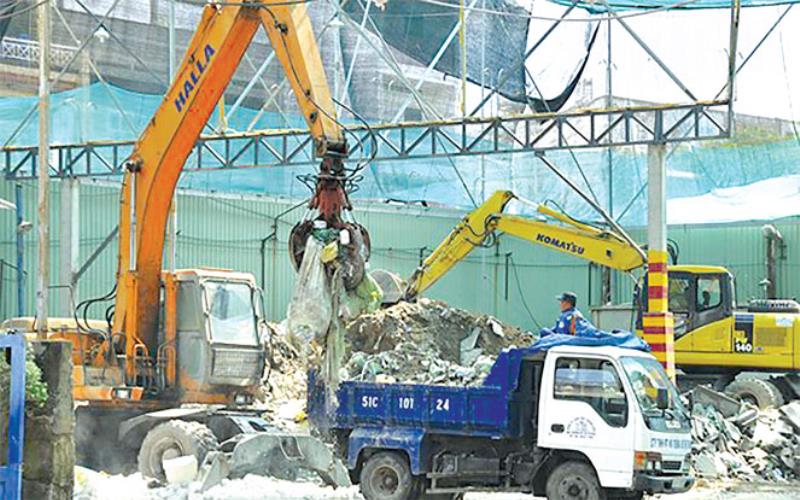 Vận chuyển rác thải tới trạm trung chuyển và điểm tập kết rác