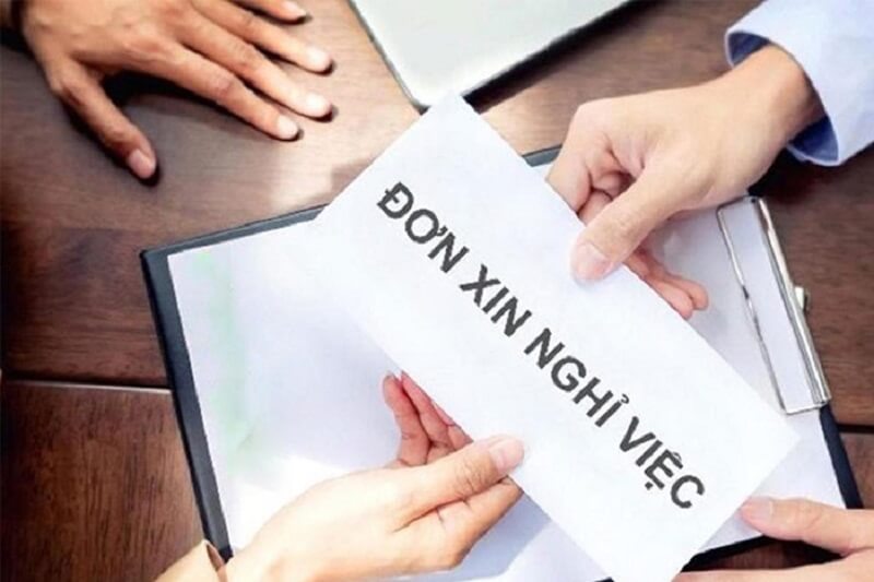 Viết đơn xin thôi việc và nộp lại nơi quy định