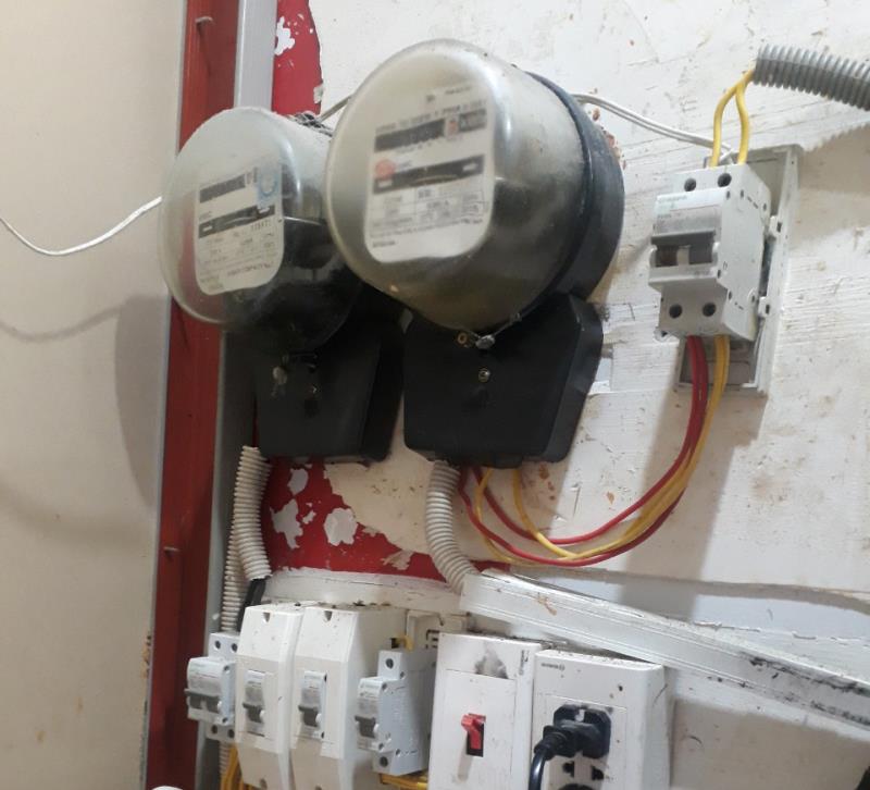 Lý do muốn dời đồng hồ điện